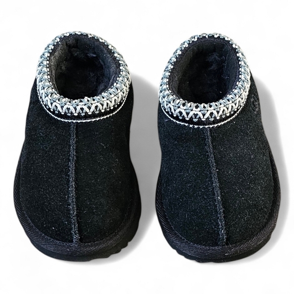 UGG Kids Cozy Slippers – Black Wool Lined Slip-Ons (Toddler Size 6 / EU 22) - Picture 2 of 7